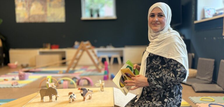 Maak kennis met Nour: nieuwe gastvrouw in De Huiskamer!